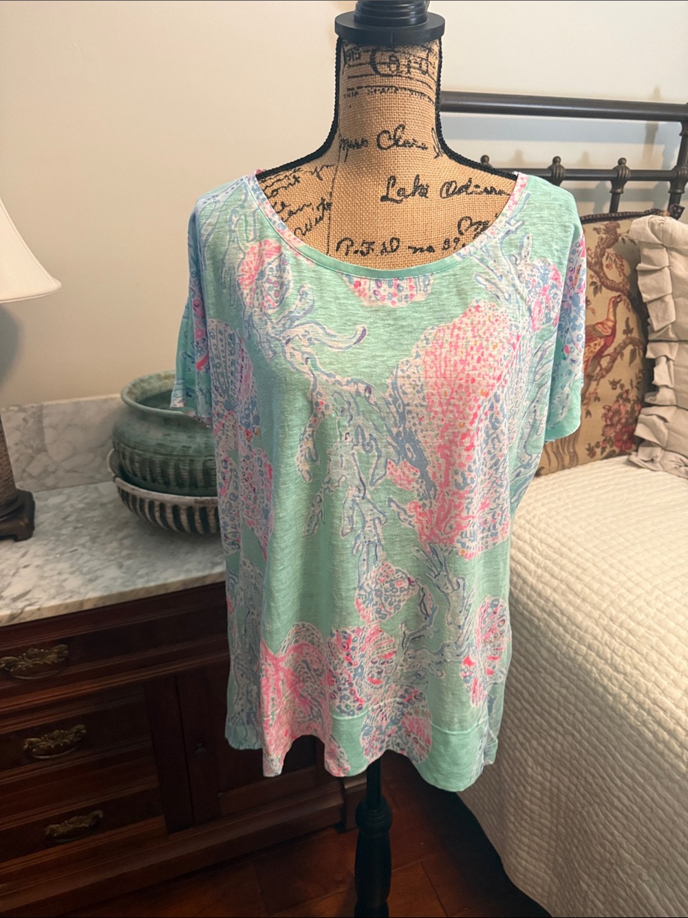 Lilly Pulitzer Mint Green Floral Short Sleeve top.   Size ripped out but is XL